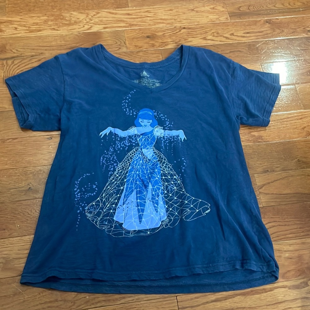 Cute vneck Disney Princess tshirt XL Cinderella EUC